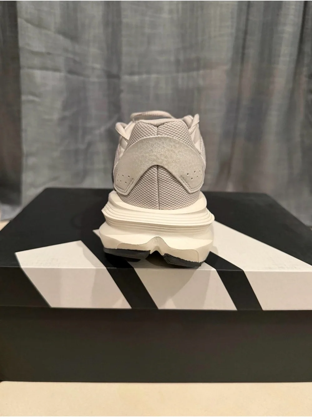 NWT Adidas Astrastar Gray & Silver 6.5W / 5Y